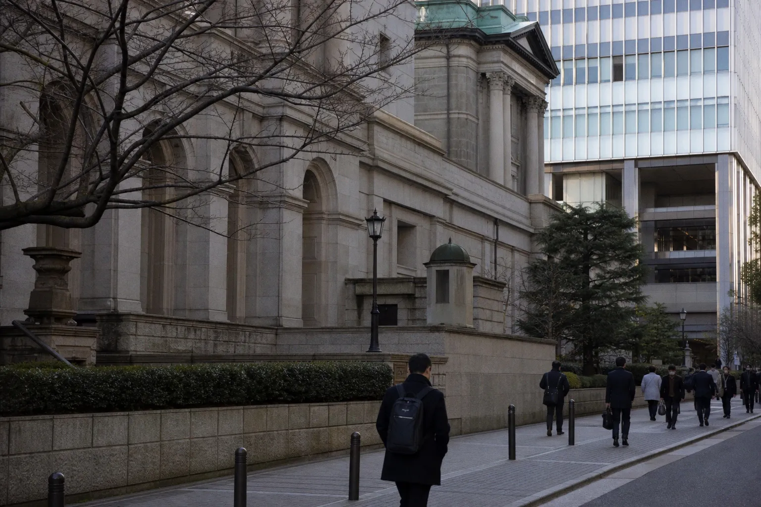 Goldman Sachs Raises USD/JPY Target to 165 Amid Gradual BOJ Tightening